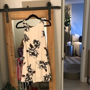 *NEW* Cream floral shift dress